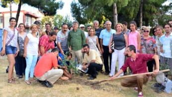 Adana Ağaçlarına Sahip Çıkıyor